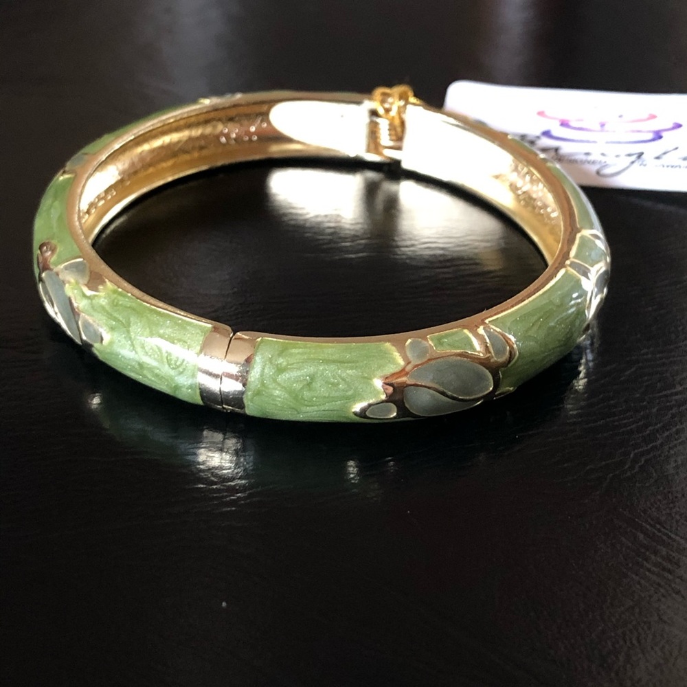 SOLD Hawaiian Green Enamel Sea Turtle Bangle Bracelet - Picture 3 of 7